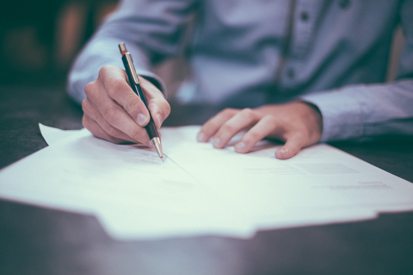 Mobile notary signing documents